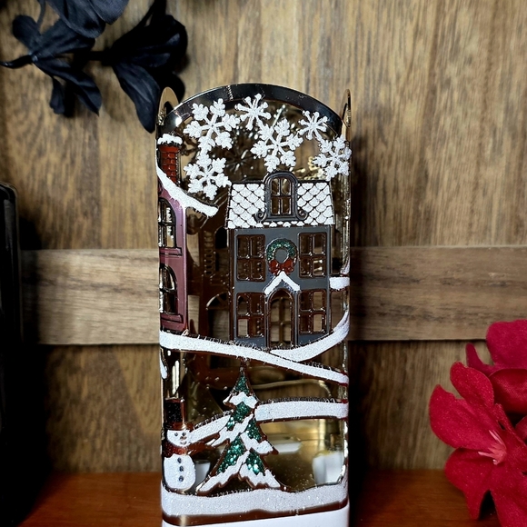 B&BW Christmas Festive Holiday Village Hand Soap Holder - Picture 2 of 4